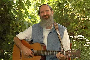 2005-dovid-with-guitar